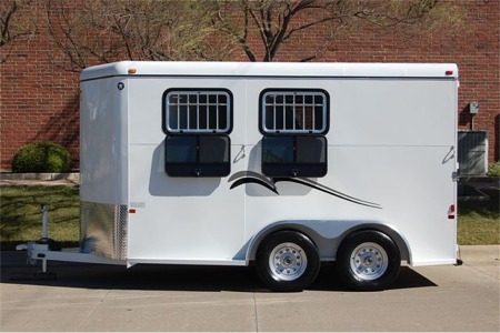Titan 2-Horse Slant with Drop Down Feed Doors